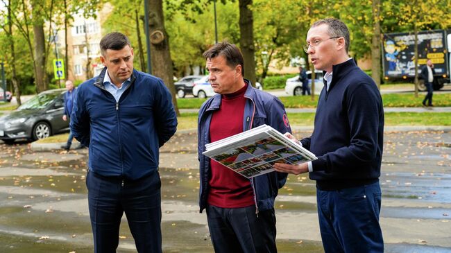 Воробьев проверяет ход работ по благоустройству парка Дубрава в Подольске