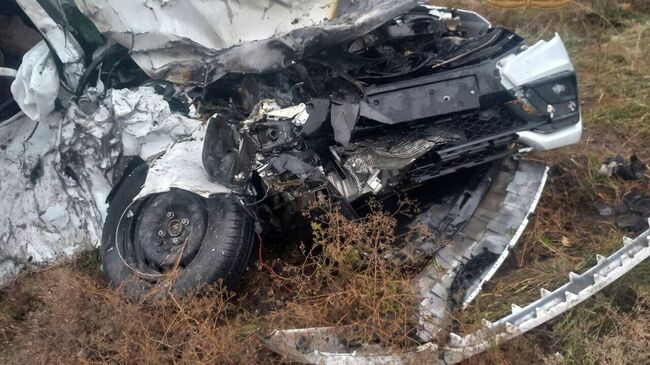 На месте столкновения Lada Granta и Lada Vesta в Балашовском районе Саратовской области
