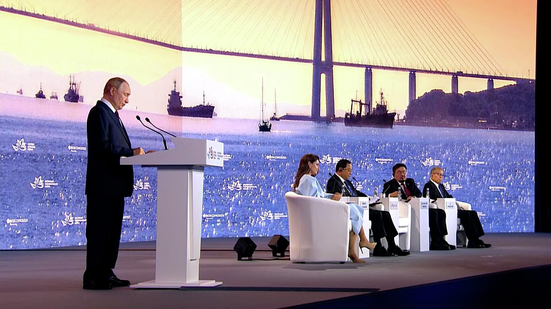 Путин: Экономика России должна стать экономикой высоких зарплат Путин: Экономика России должна стать экономикой высоких зарплат - РИА Новости, 1920, 05.09.2025