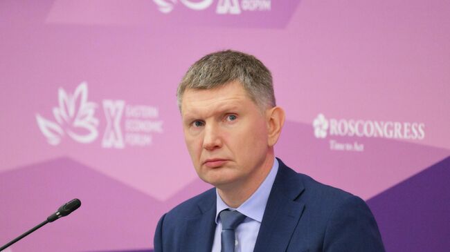 Министр экономического развития Российской Федерации Максим Решетников во время сессии Глобальный Юг и Восток: кто возглавит новую экономику роста на ВЭФ-2025