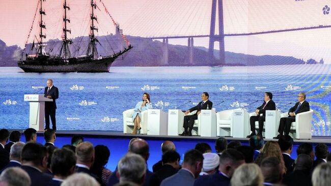 Пленарное заседание ВЭФ с участием Владимира Путина. Онлайн-репортаж