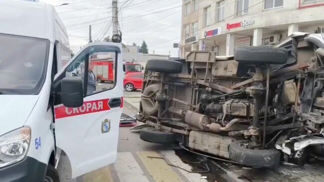 На месте столкновения автомобиля DAF с автомобилем с полуприцепом в Курске