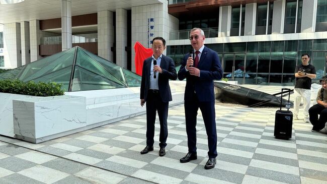 Губернатор Калужской области Владислав Шапша принял участие в открытии памятника Юрию Гагарину в городе Фучжоу, Китай