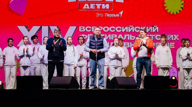 В Тульской области прошла торжественная церемония открытия XIV Всероссийского фестиваля детских команд КВН.Первые