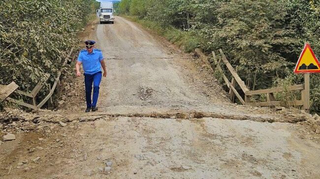 На месте разрушения деревянного моста в Хабаровском крае на трассе Селихино - Николаевск-на-Амуре