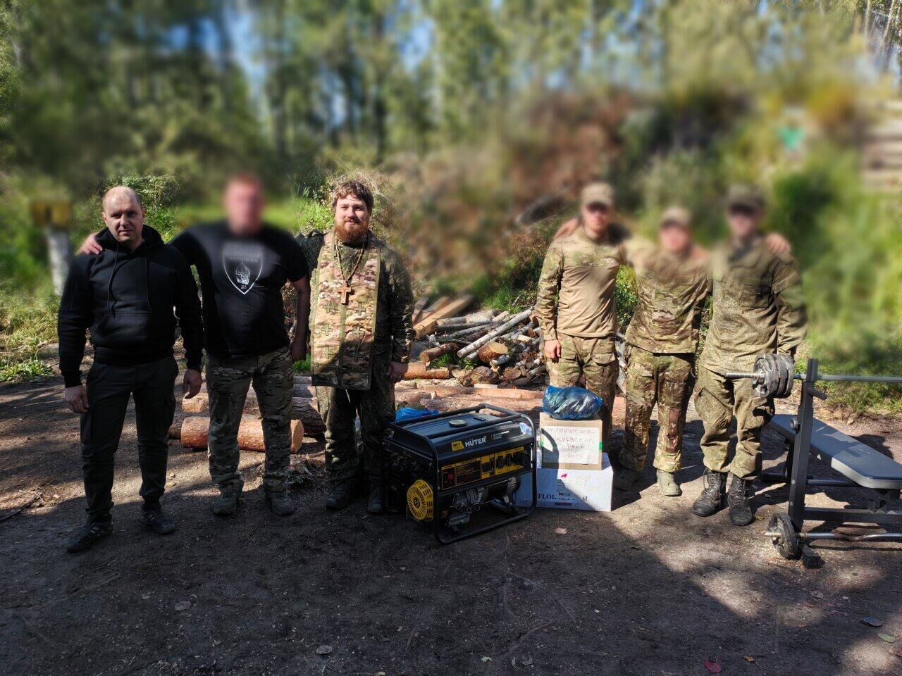 Священник Брянской епархии передал гуманитарный груз бойцам СВО - РИА Новости, 1920, 05.09.2025