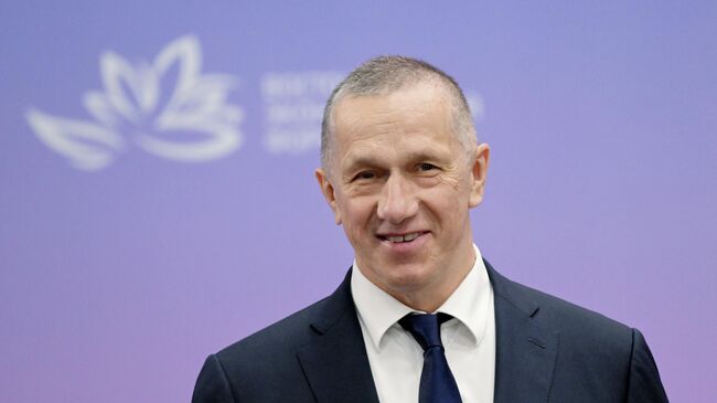 Полномочный представитель президента РФ в Дальневосточном федеральном округе Юрий Трутнев Полномочный представитель президента РФ в Дальневосточном федеральном округе Юрий Трутнев