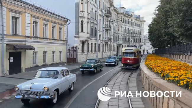 Юбилейный 20-й парад трамваев и ретроавтомобилей в центре Москвы