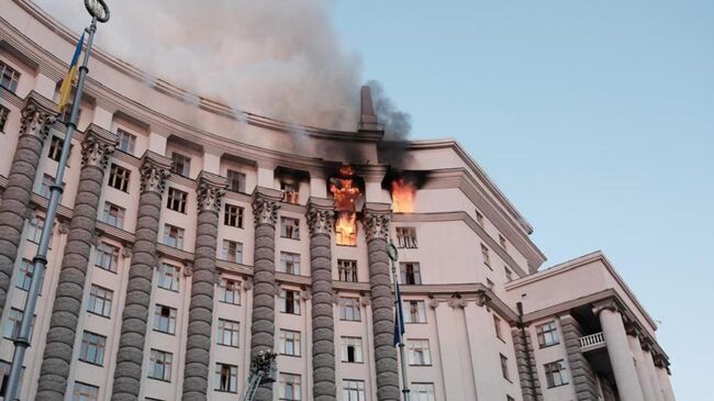 Пожар в правительственном здании в Киеве