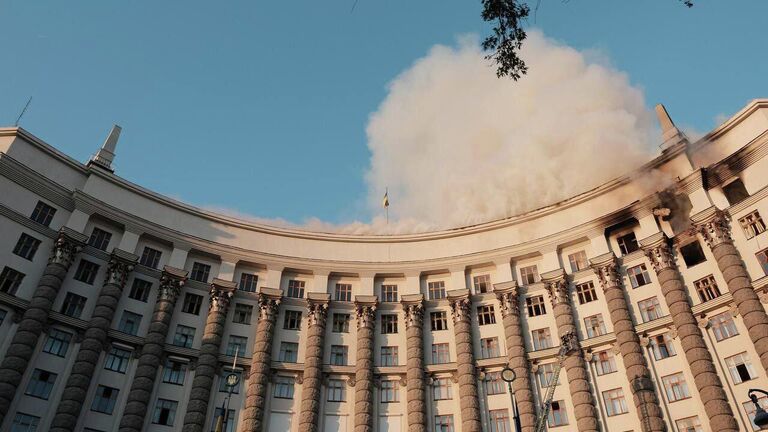 Пожар в правительственном здании в Киеве