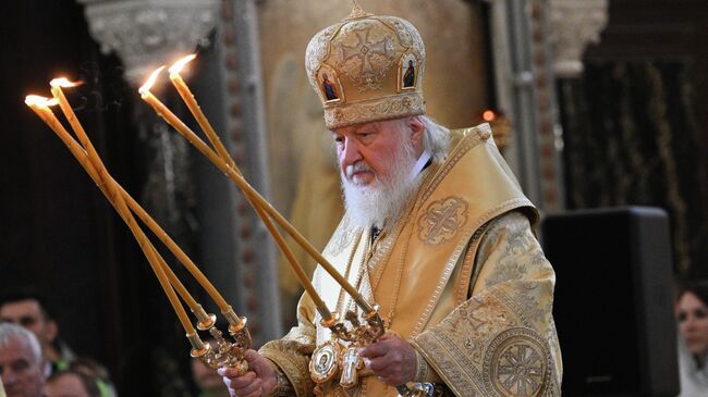 Патриарх Московский и всея Руси Кирилл проводит божественную литургию в день празднования Собора Московских святых в кафедральном соборном храме Христа Спасителя в Москве