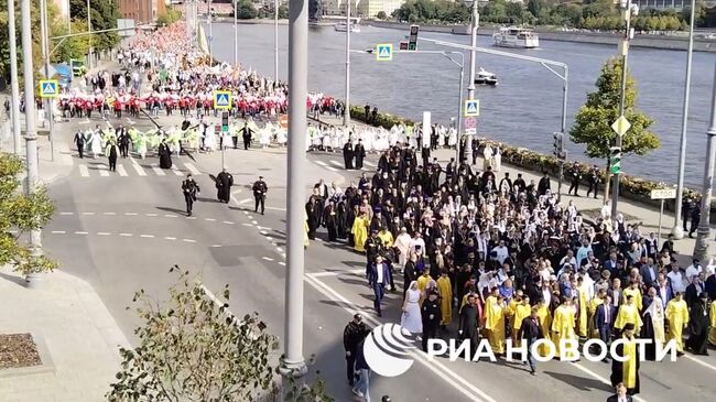 Общемосковский крестный ход, который возглавил патриарх Кирилл