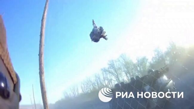 Военные группировки Север спасают птиц, застревающих в антидроновых сетях