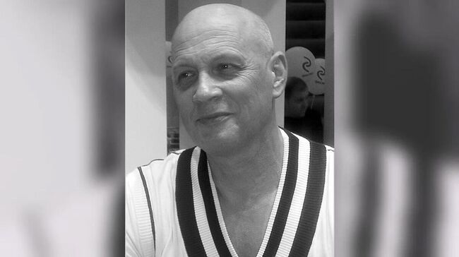 Советский и российский писатель-фантаст, сценарист, продюсер и художник Василий Головачев