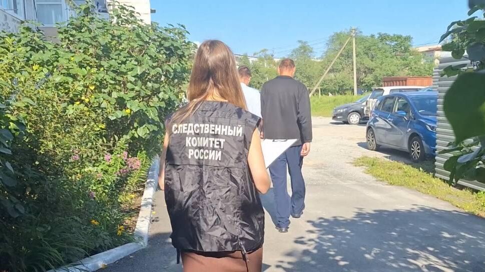 Сотрудники СК России проводят проверку показаний возле места преступления в Приморском крае - РИА Новости, 1920, 08.09.2025