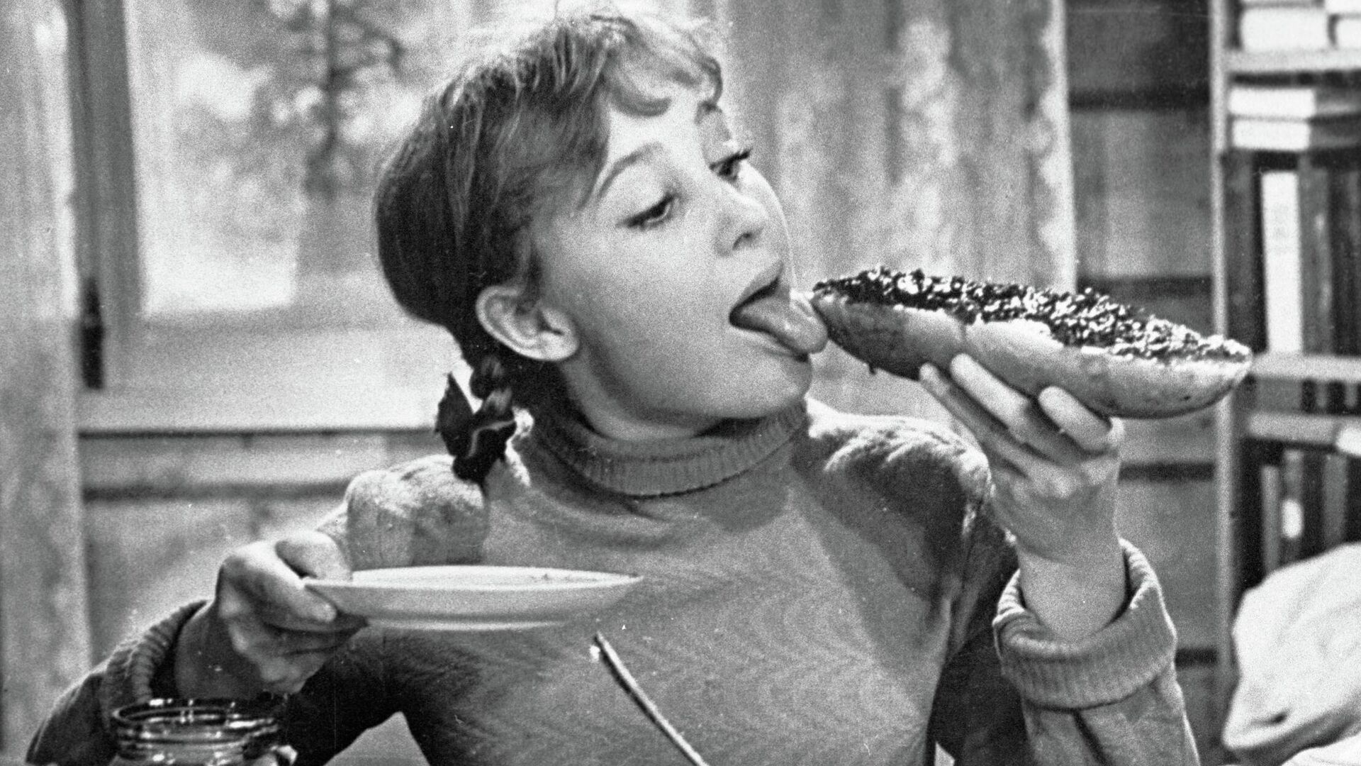 Артистка Надежда Румянцева в роли Тоси на съемках кинофильма Девчата Артистка Надежда Румянцева в роли Тоси на съемках кинофильма Девчата - РИА Новости, 1920, 09.09.2025