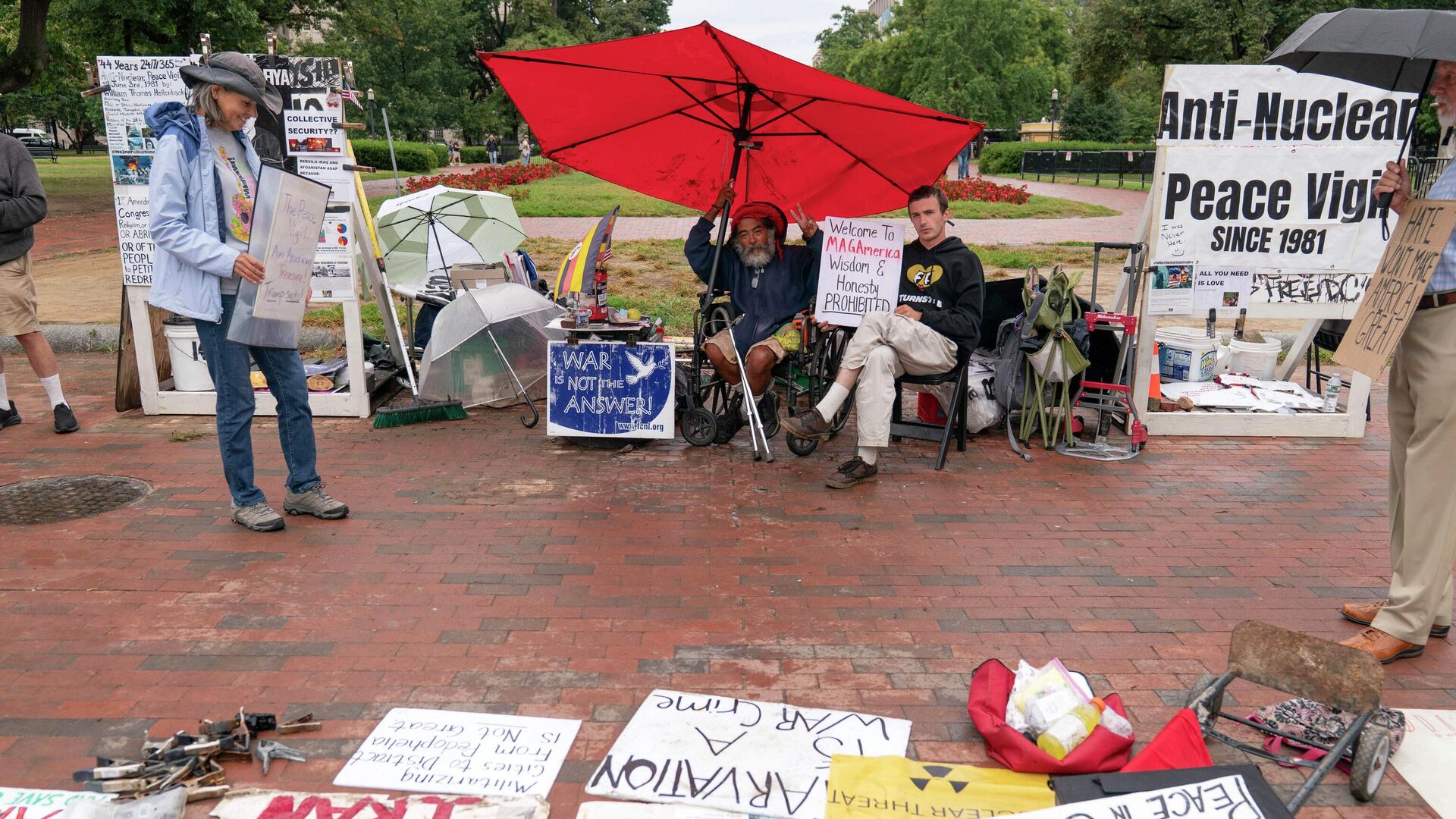 Антивоенный протест в парке Лафайет напротив Белого дома. 7 сентября 2025 - РИА Новости, 1920, 08.09.2025