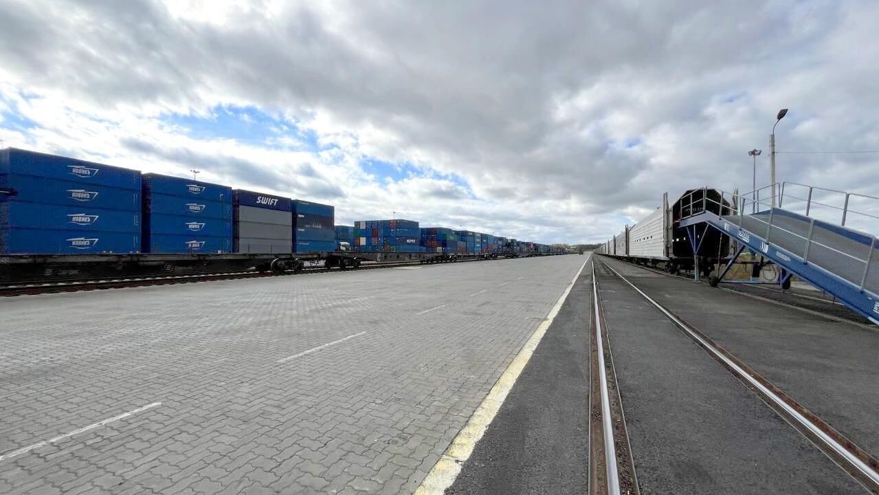 Прокладка дополнительных железнодорожных путей в Дмитровском муниципальном округе Подмосковья - РИА Новости, 1920, 08.09.2025