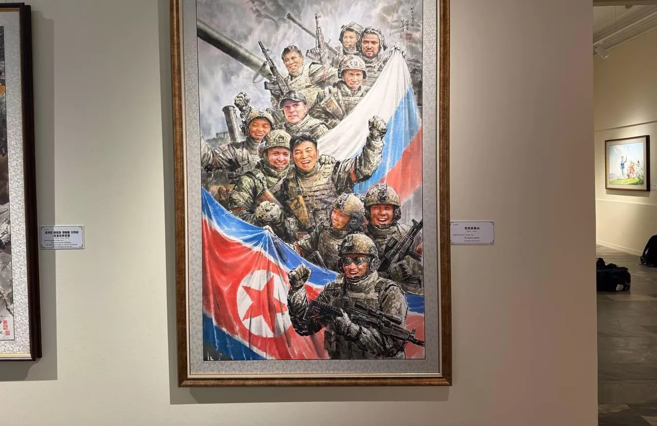 Сергей Шойгу осматривает экспозицию