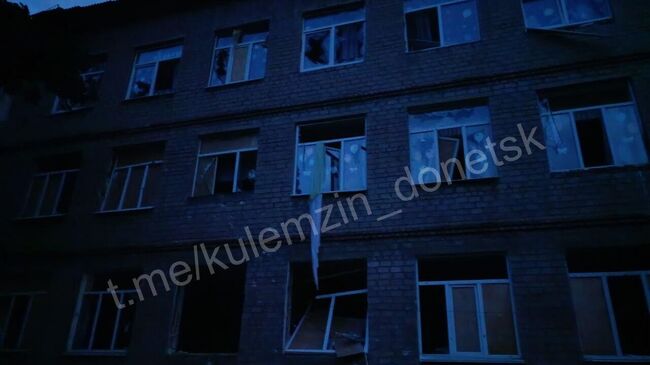 Последствия атаки ВСУ на школу в Куйбышевском районе Донецка Последствия атаки ВСУ на школу в Куйбышевском районе Донецка
