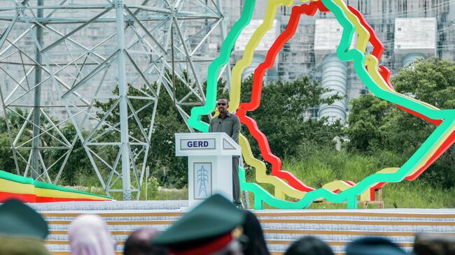 Премьер-министр Эфиопии Абий Ахмед во время открытия самой большой в Африке ГЭС Возрождение на Ниле