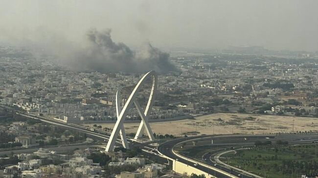 Дым на месте взрыва в Дохе