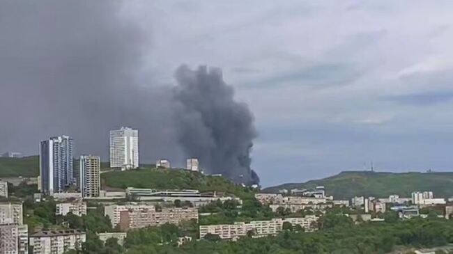 Пожар на складе во Владивостоке. Кадр видео из соцсетей