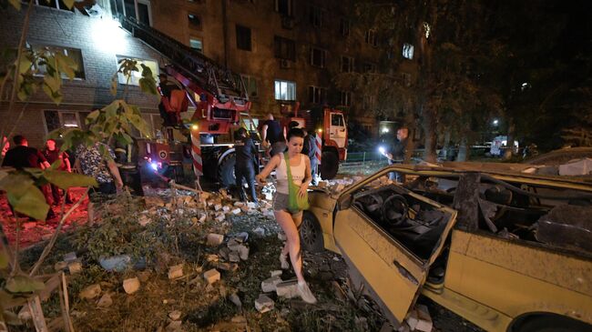 Последствия обстрела ВСУ жилого дома в Донецке