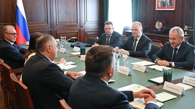Сергей Шойгу во время встречи с  Милорадом Додиком в Москве