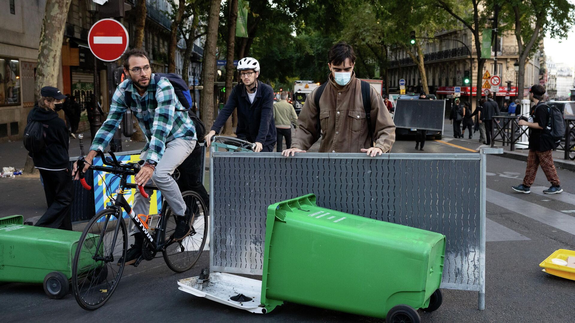 В массовых протестах во Франции приняли участие 80 тысяч студентов