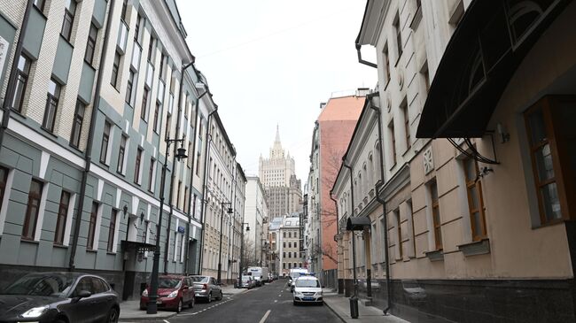 Кривоарбатский переулок