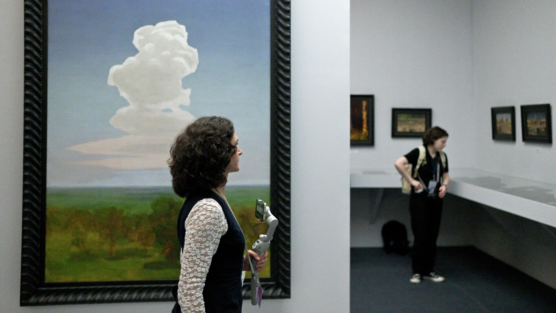 Картина художника Архипа Куинджи Облака на предварительном показе выставки Архип Куинджи. Иллюзия света в корпусе Бенуа Русского музея в Санкт-Петербурге - РИА Новости, 1920, 11.09.2025