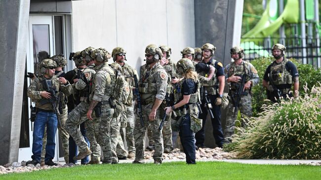 Сотрудники правоохранительных органов на территории Университета долины Юта после убийства Чарли Кирка