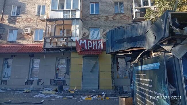 Последствия ночного удара БПЛА ВСУ по центру Горловки. 11 сентября 2025