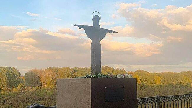 Скульптура Материнская любовь в Кемерово