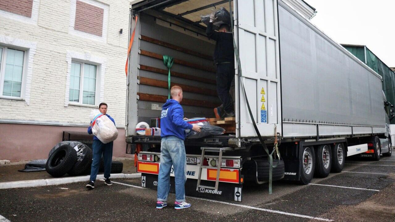 Из Кирова в зону СВО отправился еще один гуманитарный конвой - РИА Новости, 1920, 11.09.2025
