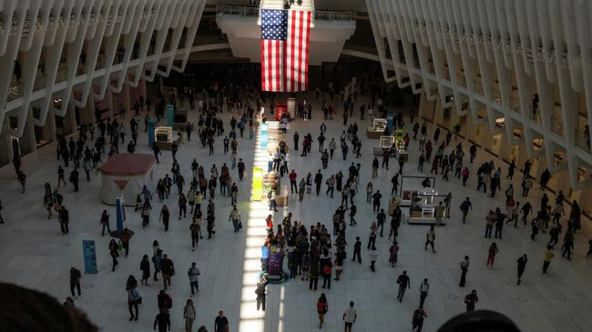 Церемония в память о жертвах терактов 11 сентября 2001 года проходит в Нью-Йорке