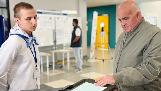 Губернатор Костромской области Сергей Ситников проголосовал на выборах главы региона