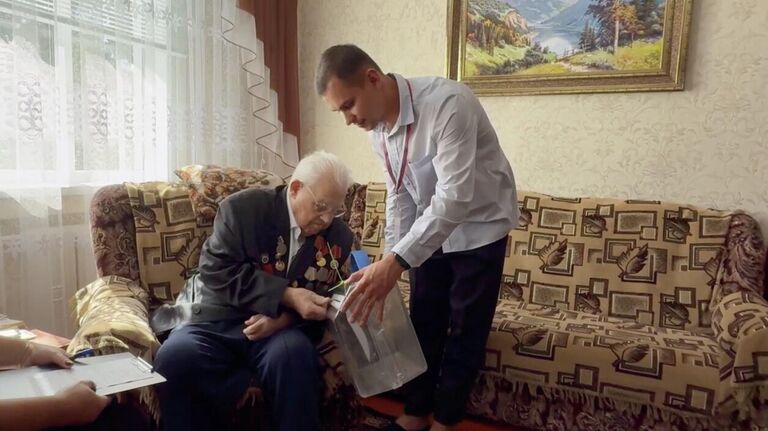 Ветеран Великой Отечественной войны Михаил Белоусов проголосовал на досрочных выборах губернатора Курской области