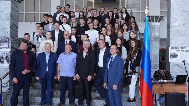 Участники круглого стола посвященного событиям на Дальнем востоке в 1945 году Участники круглого стола посвященного событиям на Дальнем востоке в 1945 году