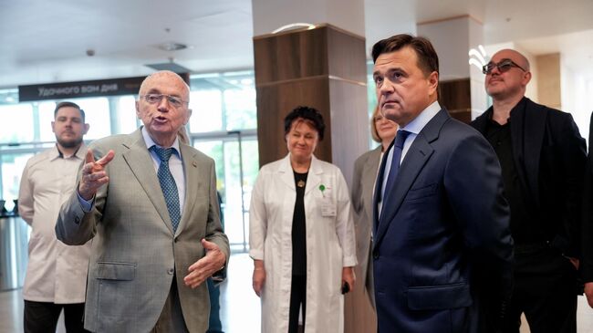 Воробьев вручил награды сотрудникам клиники Медицина в Химках