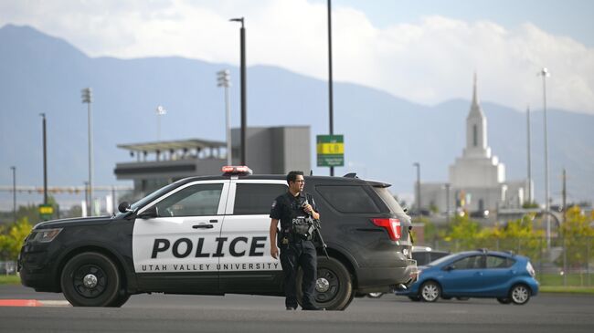 Сотрудник полиции на территории Университета долины Юта после убийства Чарли Кирка