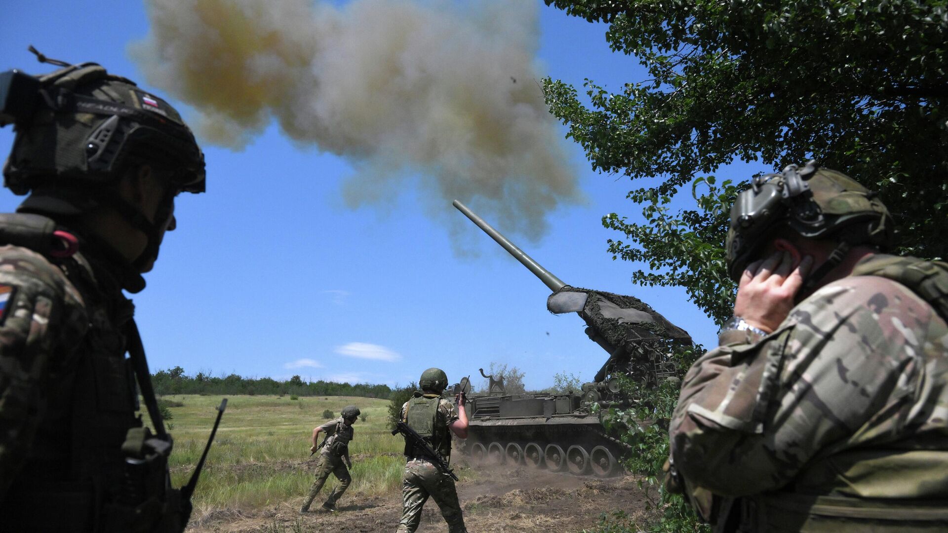 Боевая работа расчета САУ 2С7М Малка  Боевая работа расчета САУ 2С7М Малка  - РИА Новости, 1920, 24.09.2025