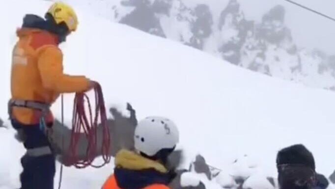 Эвакуация людей после аварии на канатной дороге на Эльбрусе - РИА Новости, 1920, 07.10.2025