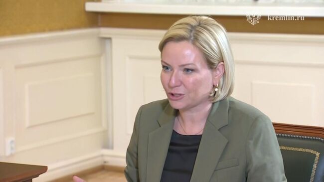 Путин на встрече с министром культуры Ольгой Любимовой Путин на встрече с министром культуры Ольгой Любимовой