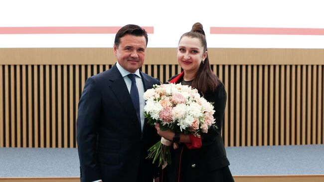 Губернатор Московской области Андрей Воробьев вручил областные награды лучшим сотрудникам сети МФЦ регион