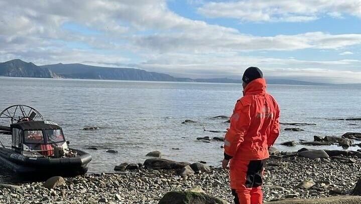 Спасатели МЧС России обнаружили тела пропавших рыбаков - РИА Новости, 1920, 13.09.2025