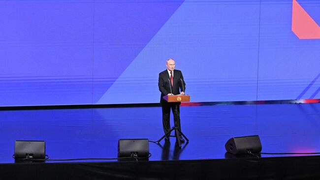 Президент РФ Владимир Путин выступает на мероприятии в концертном зале Зарядье в Москве в честь Дня города