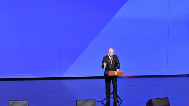 Президент РФ Владимир Путин выступает на мероприятии в концертном зале Зарядье в Москве в честь Дня города