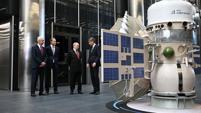 Президент РФ Владимир Путин посещает новый Национальный космический центр в Москве